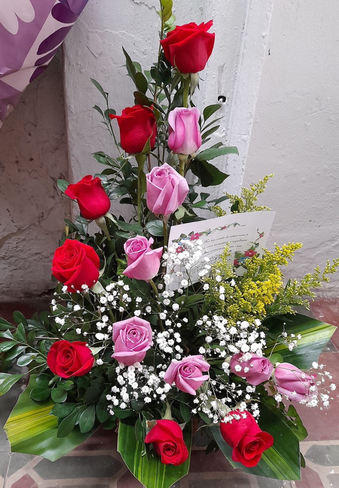 Arreglo x 15 rosas y helecho – floristería chia